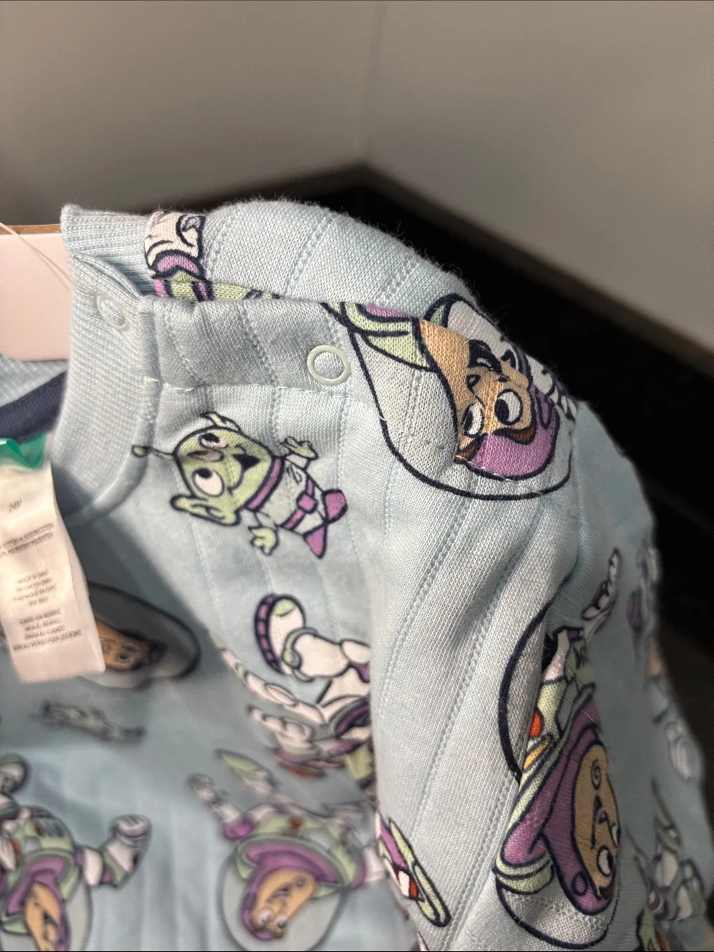 DISNEY Baby NWT 4-piece set, lightweight crew w/matching pants and 2 bodysuits